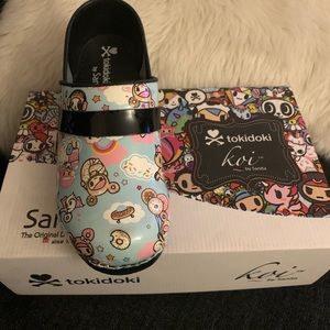 Tokidoki koi clogs